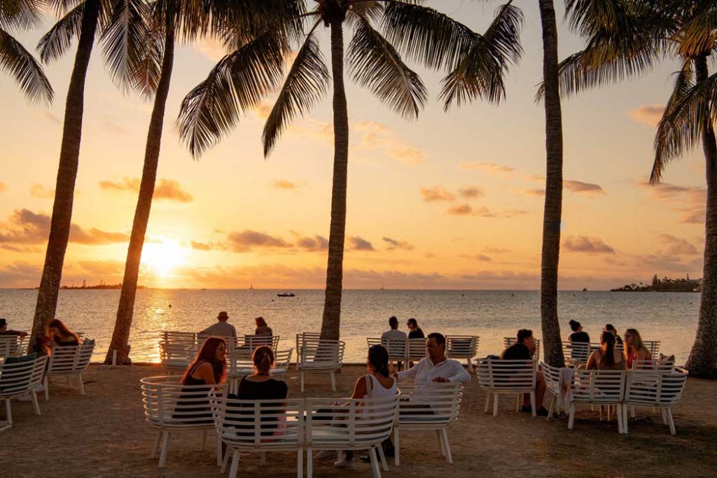 Le Faré, the hotel's beachfront bar and restaurant, is a lovely spot for a drink and a bite to eat. (Photo: Marriott)